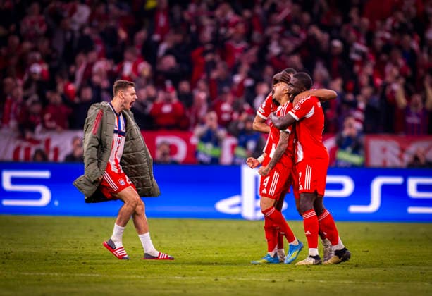 15.04.2026, Fussball UEFA Championsleague 2025 2026: Viertelfinale Rückspiel, FC Bayern München - Real Madrid, in der Allianz-Arena München, Torjubel v.li: Josip Stanisic (Bayern München), Luis Diaz (FC Bayern München), Dayot Upamecano (FC Bayern München),