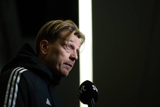260416 Head coach Tony Gustavsson of Sweden of the Swedish women s national football team is interviewed in the mixed zone on April 16, 2026 in Gothenburg. Photo: Mathias Bergeld BILDBYRAN kod MB MB1364 fotboll football soccer fotball vm-kval kval fifa womens world cup qualifier qualifier intervju interview sverige sweden dam bbeng women kvinner Copyright: MATHIASxBERGELD BB260416MB060