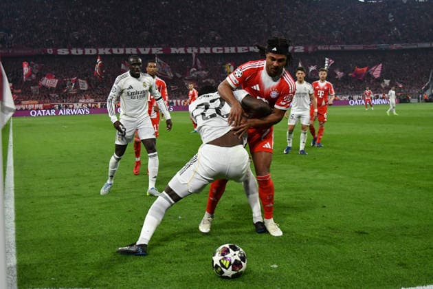 15.04.2026, Allianz Arena, München, Championsleague, FC Bayern München vs Real Madrid , im Bild Antonio Rüdiger (Madrid), Serge Gnabry (München) (Photo by Midori Ikenouchi Hasan Bratic DeFodi Images) -