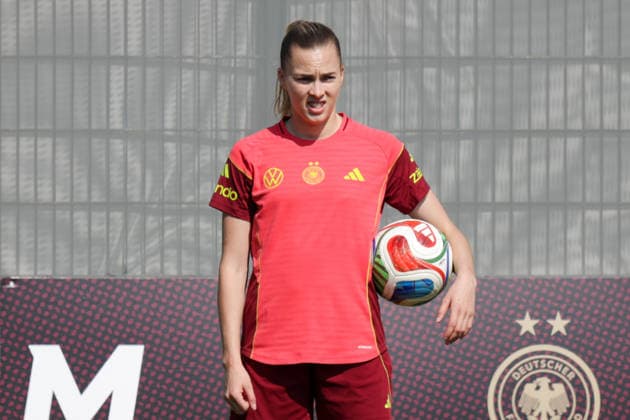 16.04.2026, xgrfx, Fussball DFB-Medientermine, Deutsche Frauennationalmannschaft - Training v.l. Laura Freigang (Deutsche Frauennationalmannschaft) (DFL DFB REGULATIONS PROHIBIT ANY USE OF PHOTOGRAPHS as IMAGE SEQUENCES and or QUASI-VIDEO) Herzogenaurach
