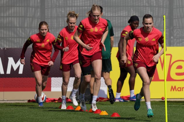 16.04.2026, xgrfx, Fussball DFB-Medientermine, Deutsche Frauennationalmannschaft - Training v.l. Sjoeke Nüsken, Sarai Linder, Camilla Küver, Laura Freigang (Deutsche Frauennationalmannschaft) (DFL DFB REGULATIONS PROHIBIT ANY USE OF PHOTOGRAPHS as IMAGE SEQUENCES and or QUASI-VIDEO) Herzogenaurach