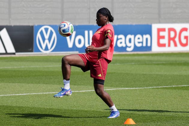 16.04.2026, xgrfx, Fussball DFB-Medientermine, Deutsche Frauennationalmannschaft - Training v.l. Nicole Anyomi (Deutsche Frauennationalmannschaft) (DFL DFB REGULATIONS PROHIBIT ANY USE OF PHOTOGRAPHS as IMAGE SEQUENCES and or QUASI-VIDEO) Herzogenaurach