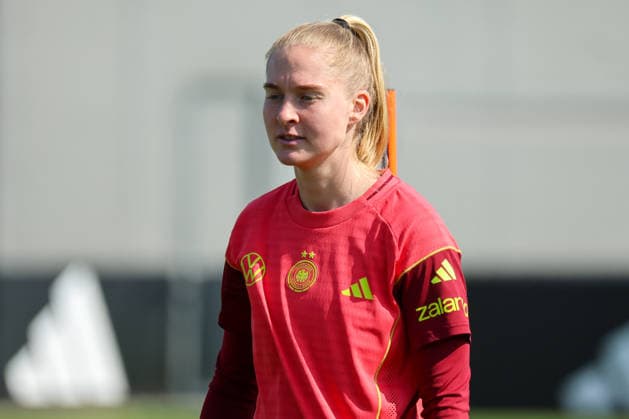 Herzogenaurach, Deutschland 16. April 2026: Vorbereitung auf das Frauen WM-Qualifikationsspiel Österreich vs. Deutschland - Training in Herzogenaurach Im Bild: Janina Minge (Deutschland) Copyright: HMBxMedia MadeleinexFantini
