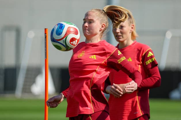 Herzogenaurach, Deutschland 16. April 2026: Vorbereitung auf das Frauen WM-Qualifikationsspiel Österreich vs. Deutschland - Training in Herzogenaurach Im Bild: Janina Minge (Deutschland) Copyright: HMBxMedia MadeleinexFantini