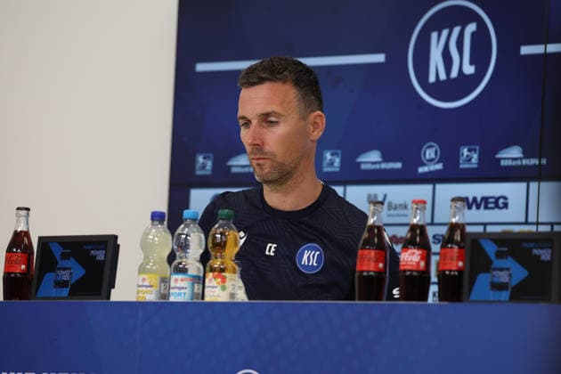 16.04.2026, xrekx, Fussball 2.Bundesliga , Karlsruher SC - Pressekonferenz v.l. Christian Eichner Trainer (Karlsruher SC) (DFL DFB REGULATIONS PROHIBIT ANY USE OF PHOTOGRAPHS as IMAGE SEQUENCES and or QUASI-VIDEO) Karlsruhe