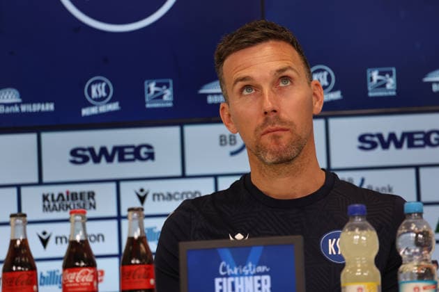 16.04.2026, xrekx, Fussball 2.Bundesliga , Karlsruher SC - Pressekonferenz v.l. Christian Eichner Trainer (Karlsruher SC) (DFL DFB REGULATIONS PROHIBIT ANY USE OF PHOTOGRAPHS as IMAGE SEQUENCES and or QUASI-VIDEO) Karlsruhe