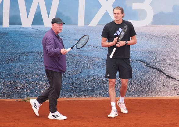 Alexander Zverev trainiert mit Vater Alexander auf einem Aussenplatz, Training Copyright: xJuergenxHasenkopfx