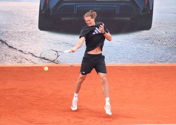 Alexander Zverev trainiert auf einem Aussenplatz, Training Copyright: xJuergenxHasenkopfx