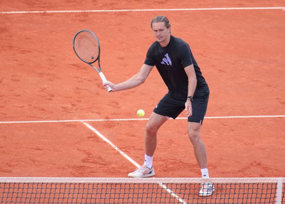 Alexander Zverev trainiert auf einem Aussenplatz, Training Copyright: xJuergenxHasenkopfx