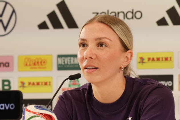 16.04.2026, xgrfx, Fussball DFB-Medientermine, Deutsche Frauennationalmannschaft - Training v.l. Elisa Senß (Deutsche Frauennationalmannschaft) (DFL DFB REGULATIONS PROHIBIT ANY USE OF PHOTOGRAPHS as IMAGE SEQUENCES and or QUASI-VIDEO) Herzogenaurach