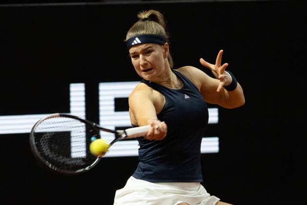 Karolina Muchova (CZE) im Bild am Ball, Aktion, GER, Karolina Muchova vs. Elise Mertens, Tennis, ATP, Tennis Herren Turnier, WTA, Tennis Damen 500, Porsche Tennis Grand-Prix, 15.04.2026, GER, Karolina Muchova vs. Elise Mertens, Tennis, ATP-Turnier, WTA 500, Porsche Tennis Grand-Prix, 15.04.2026, Stuttgart Copyright: xEibner-Pressefoto EdwardxCheungx EP_ECG