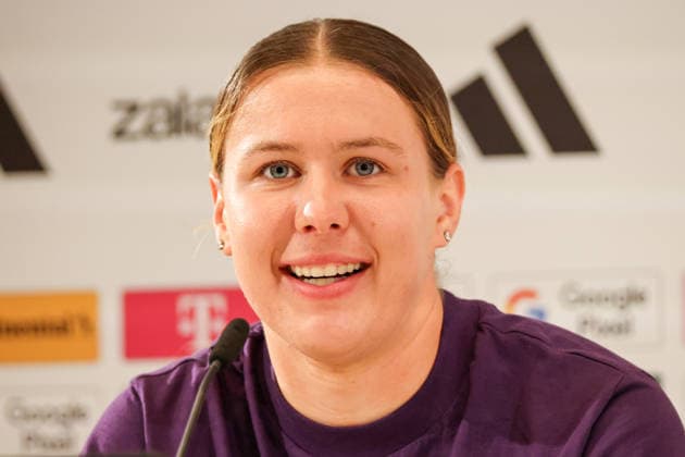 Herzogenaurach, Deutschland 16. April 2026: Vorbereitung auf das Frauen WM-Qualifikationsspiel Österreich vs. Deutschland - Pressekonferenz in Herzogenaurach Im Bild: Larissa Mühlhaus Muehlhaus (Deutschland) bei der Pressekonferenz in Herzogenaurach Copyright: HMBxMedia MadeleinexFantini