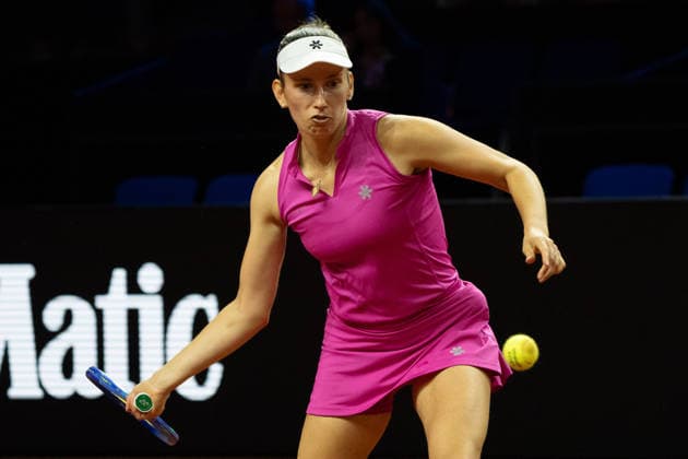 Elise Mertens (BEL), am Ball, GER, Karolina Muchova vs. Elise Mertens, Tennis, ATP, Tennis Herren Turnier, WTA, Tennis Damen 500, Porsche Tennis Grand-Prix, 15.04.2026, GER, Karolina Muchova vs. Elise Mertens, Tennis, ATP-Turnier, WTA 500, Porsche Tennis Grand-Prix, 15.04.2026, Stuttgart Copyright: xEibner-Pressefoto EdwardxCheungx EP_ECG