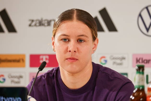 Herzogenaurach, Deutschland 16. April 2026: Vorbereitung auf das Frauen WM-Qualifikationsspiel Österreich vs. Deutschland - Pressekonferenz in Herzogenaurach Im Bild: Larissa Mühlhaus Muehlhaus (Deutschland) bei der Pressekonferenz in Herzogenaurach Copyright: HMBxMedia MadeleinexFantini
