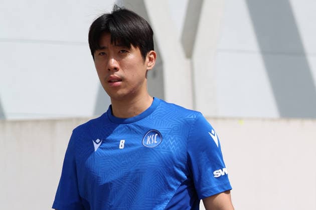 16.04.2026, xrekx, Fussball 2.Bundesliga , Karlsruher SC - Training v.l. Hyeok-kyu Kwon (Karlsruher SC) (DFL DFB REGULATIONS PROHIBIT ANY USE OF PHOTOGRAPHS as IMAGE SEQUENCES and or QUASI-VIDEO) Karlsruhe