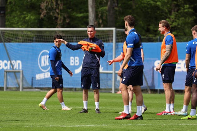 16.04.2026, xrekx, Fussball 2.Bundesliga , Karlsruher SC - Training v.l. Christian Eichner Trainer (Karlsruher SC) (DFL DFB REGULATIONS PROHIBIT ANY USE OF PHOTOGRAPHS as IMAGE SEQUENCES and or QUASI-VIDEO) Karlsruhe
