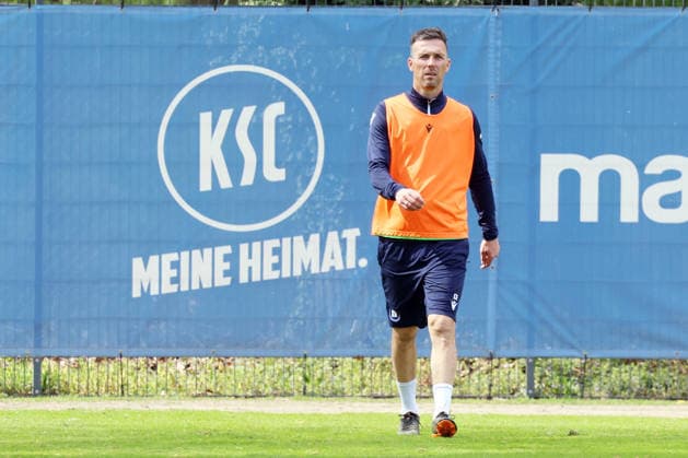 16.04.2026, xrekx, Fussball 2.Bundesliga , Karlsruher SC - Training v.l. Christian Eichner Trainer (Karlsruher SC) (DFL DFB REGULATIONS PROHIBIT ANY USE OF PHOTOGRAPHS as IMAGE SEQUENCES and or QUASI-VIDEO) Karlsruhe