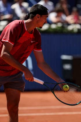 April 16, 2026, Barcelona, Barcelona, Spain: Lorenzo Sonego of Italy in action against Andrey Rublev of Russia during the Round of 16 tennis match of the Barcelona Open Banc Sabadell - Conde Godo 2026 Day 6 at Real Club de Tenis Barcelona on April 16, 2026 in Barcelona, Spain. Barcelona Spain - ZUMAa181 20260416_zaa_a181_044 Copyright: xJavierxBorregox