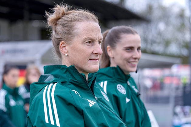 16.04.2026, Essen, Fußball, UEFA Womens UNDER 19 Championship qualification, Germany - France, Stadion Uhlenkrug, Saison 2025 2026: Cheftrainer Melanie Behringer (Trainerin Deutschland U19 hc) DFB regulations prohibit any use of photographs as image sequences and or quasi-video. Nordrhein-Westfalen Deutschland