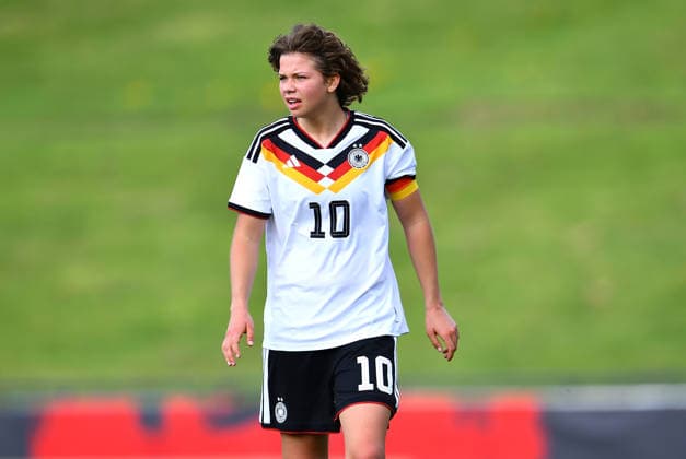 Fußball UEFA U19-Juniorinnen EM-Qualifikation: Deutschland - Frankreich am 16.04.2026 im Stadion Uhlenkrug in Essen Rosa Rückert ( Deutschland ) DFB regulations prohibit any use of photographs as image sequences and or quasi-video. Nordrhein-Westfalen Deutschland