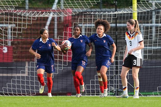 16.04.2026, xydrx, Fußball, Länderspiel, EM-Qualifikation U19-Frauen, Deutschland - Frankreich, Uhlenkrug-Stadion: Torjubel nach dem Tor zum 1:1 für Frankreich durch Torschütze Lea Morissaint (FRA, 18) zusammen mit Justine Rouquet (FRA, 11) und Ornella Graziani (FRA, 10) DFB regulations prohibit any use of photographs as image sequences and or quasi-video. Copyright: HMBxMedia YannisxDreimann