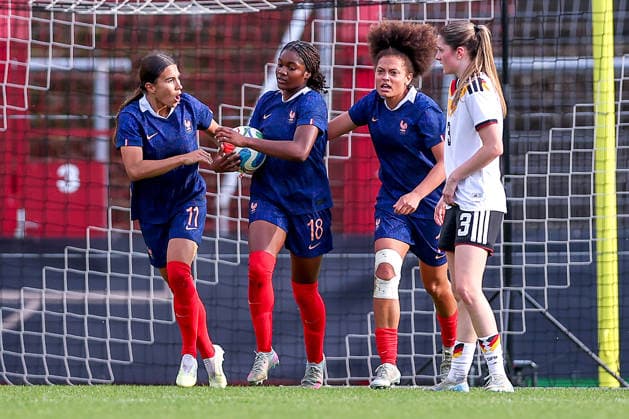 16.04.2026, Essen, Fußball, UEFA Womens UNDER 19 Championship qualification, Germany - France, Stadion Uhlenkrug, Saison 2025 2026: Torjubel nach dem Tor zum 1:1 durch Torschütze Lea Morissaint (Frankreich U19 18) neben Justine Rouquet (Frankreich U19 11) Ornella Graziani (Frankreich U19 10) DFB regulations prohibit any use of photographs as image sequences and or quasi-video. Nordrhein-Westfalen Deutschland