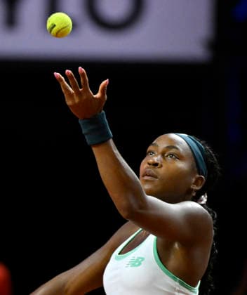 Coco Gauff (USA) Aktion Aufschlag Tennis Damen Porsche-Cup Porsche Tennis Grand Prix GP Stuttgart 2026 Porsche Arena 11-19.04.2026 DFL REGULATIONS PROHIBIT ANY USE OF PHOTOGRAPHS AS IMAGE SEQUENCES AND OR QUASI-VIDEO Tennis Damen Porsche-Cup Porsche Tennis Grand Prix GP Stuttgart 2026
