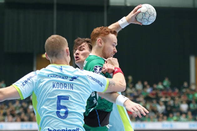 Handball DAIKIN HBL, SC DHfK Leipzig - VfL Gummersbach; 16.04.2026 Tomas Piroch (7, SC DHfK Leipzig) wird gestoppt. Handball, DAIKIN HBL, 1. Bundesliga, Saison 2025 2026, 21. Spieltag (Nachholer): SC DHfK Leipzig vs. VfL Gummersbach am 16.04.2026 in der Quarterback Immobilien Arena Leipzig. Copyright: xBEAUTIFULxSPORTS JanxKaeferx