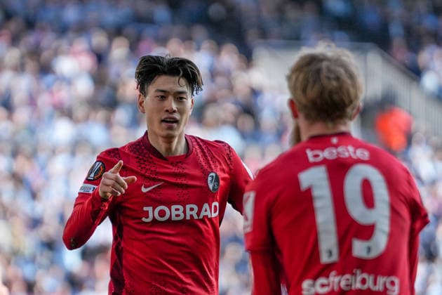 Spanien, Fussball, UEFA Europa League, Viertelfinale, Rückspiel, 2025 2026, RC Celta de Vigo vs. SC Freiburg, 16.04.2026, Estadio Balaidos, Vigo, Yuito Suzuki (SC Freiburg, 14) Torjubel, Emotionen, Torschuss, Abschluss, Torerfolg, Tor, Treffer, Jan-Niklas Beste (SC Freiburg, 19) Vigo Estadio Balaidos Galicien, Pontevedra Spanien Copyright: xArnexAmbergx