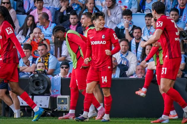 Spanien: Fussball UEFA Europa-League 2025 - 2026, Viertelfinale (Rückspiel) - Celta Vigo vs SC Freiburg - Balaidos (Vigo): Tor und Torjubel zum 2:0 durch Yuito Suzuki (SC Freiburg, 14) Freude, Emotionen, Jubel Copyright: xJOERANxSTEINSIEKx