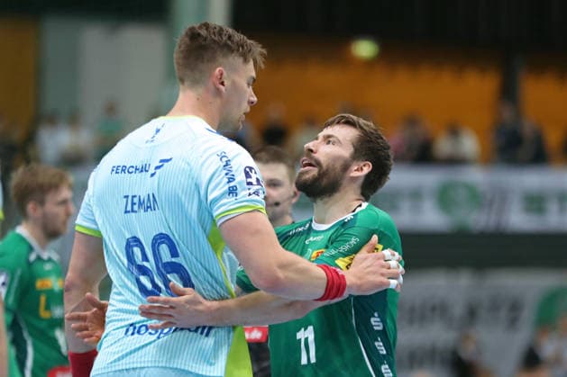 Handball DAIKIN HBL, SC DHfK Leipzig - VfL Gummersbach; 16.04.2026 Emotionen: Lukas Binder (11, SC DHfK Leipzig) hat Diskussionsbedarf mit Stepan Zeman (66, VfL Gummersbach). Handball, DAIKIN HBL, 1. Bundesliga, Saison 2025 2026, 21. Spieltag (Nachholer): SC DHfK Leipzig vs. VfL Gummersbach am 16.04.2026 in der Quarterback Immobilien Arena Leipzig. Copyright: xBEAUTIFULxSPORTS JanxKaeferx