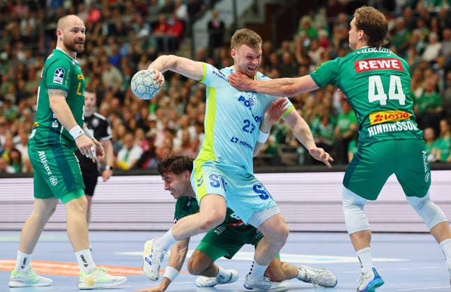 DHfK Leipzig - Gummersbach Handball Bundesliga Leipzig, 16.04.2026, ARENA Leipzig, Spieltag 21,Handball Bundesliga , SC DHFK Leipzig vs. VfL Gummersbach , Im Bild v.l.: Kristjan Horzen (27, Gummersbach) und Blaer Hinriksson (44, Leipzig) ,