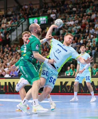 DHfK Leipzig - Gummersbach Handball Bundesliga Leipzig, 16.04.2026, ARENA Leipzig, Spieltag 21,Handball Bundesliga , SC DHFK Leipzig vs. VfL Gummersbach , Im Bild v.l.: Moritz Preuss (24, Leipzig) und Kristjan Horzen (27, Gummersbach) ,
