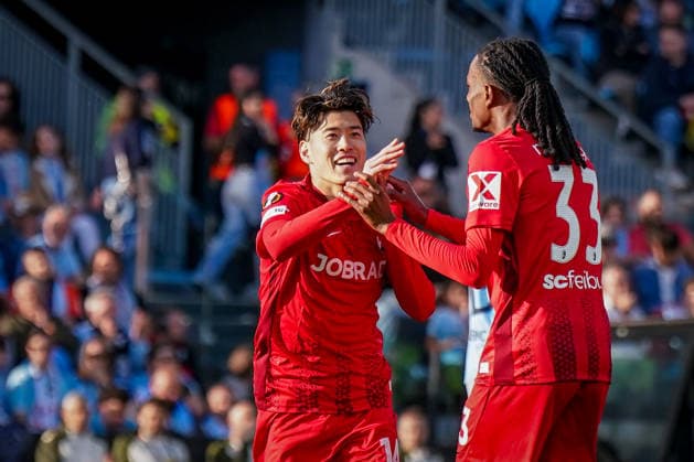 Spanien: Fussball UEFA Europa-League 2025 - 2026, Viertelfinale (Rückspiel) - Celta Vigo vs SC Freiburg - Balaidos (Vigo): Tor und Torjubel zum 0:3 durch Yuito Suzuki (SC Freiburg, 14) Freude, Emotionen, Jubel Jordy Makengo (SC Freiburg, 33) Copyright: xJOERANxSTEINSIEKx