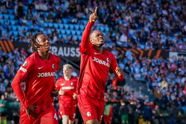 Spanien: Fussball UEFA Europa-League 2025 - 2026, Viertelfinale (Rückspiel) - Celta Vigo vs SC Freiburg - Balaidos (Vigo): Jordy Makengo (SC Freiburg, 33) Johan Manzambi (SC Freiburg, 44) Freude, Emotionen, Jubel, Geste, Gestik, Emotion Copyright: xJOERANxSTEINSIEKx