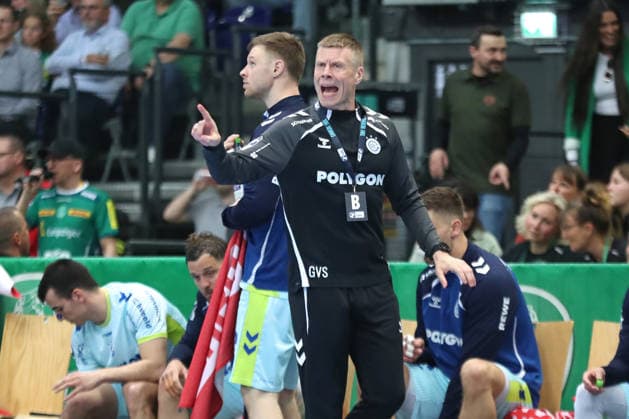 Handball DAIKIN HBL, SC DHfK Leipzig - VfL Gummersbach; 16.04.2026 Trainer Gudjon Valur Sigurdsson (VfL Gummersbach). Handball, DAIKIN HBL, 1. Bundesliga, Saison 2025 2026, 21. Spieltag (Nachholer): SC DHfK Leipzig vs. VfL Gummersbach am 16.04.2026 in der Quarterback Immobilien Arena Leipzig. Copyright: xBEAUTIFULxSPORTS JanxKaeferx
