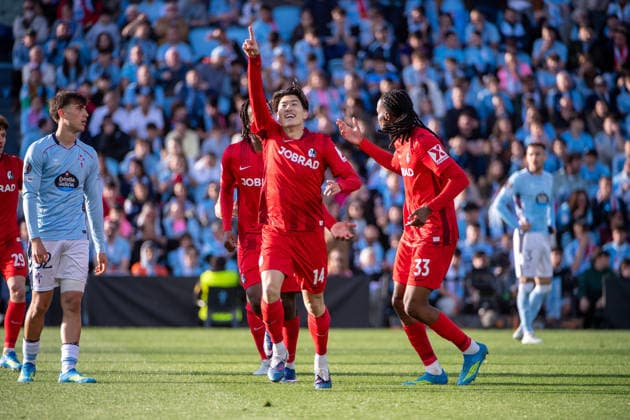 April 16, 2026, Vigo, Galicia, Spain: VIGO, SPAIN - APRIL 16: YUITO SUZUKI of SC Freiburg celebrates his goal during the UEFA Europa League 2025 26 Quarter finals second leg between RC Celta and SC Freiburg, at Balaidos Stadium on April 16, 2026 in Vigo, Spain RC Celta X SC Freiburg - UEFA Europa League  - ZUMAl192 20260416_zsp_l192_020 Copyright: xMiguelxLemosx