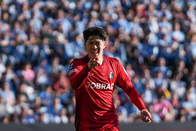 Spanien, Fussball, UEFA Europa League, Viertelfinale, Rückspiel, 2025 2026, RC Celta de Vigo vs. SC Freiburg, 16.04.2026, Estadio Balaidos, Vigo, Yuito Suzuki (SC Freiburg, 14) Torjubel, Emotionen, Torschuss, Abschluss, Torerfolg, Tor, Treffer Vigo Estadio Balaidos Galicien, Pontevedra Spanien Copyright: xArnexAmbergx