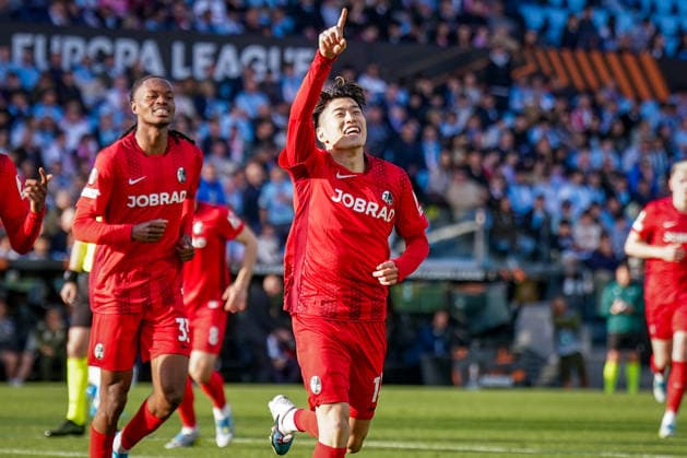 Spanien: Fussball UEFA Europa-League 2025 - 2026, Viertelfinale (Rückspiel) - Celta Vigo vs SC Freiburg - Balaidos (Vigo): Tor und Torjubel zum 0:3 durch Yuito Suzuki (SC Freiburg, 14) Freude, Emotionen, Jubel Copyright: xJOERANxSTEINSIEKx