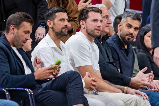 ESP: Real Madrid v Crvena Zvezda Meridianbet Belgrade Euroleague. Luka Doncic and Novak Djokovic during the Euroleague match, between Real Madrid and Crvena Zvezda Meridianbet Belgrade played at Movistar Arena Stadium on April 16, 2026 in Madrid Spain Madrid Spain Basketball Copyright: xAlbaxPachecox xAgenciaxLOFx