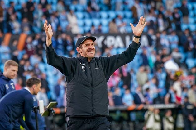 Spanien: Fussball UEFA Europa-League 2025 - 2026, Viertelfinale (Rückspiel) - Celta Vigo vs SC Freiburg - Balaidos (Vigo): Freude, Emotionen, Jubel beim Julian Schuster (SC Freiburg, Trainer) Geste, Gestik, Mimik, Gesichtsausdruck, Emotion Copyright: xJOERANxSTEINSIEKx