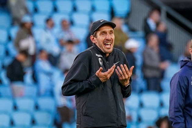 Spanien: Fussball UEFA Europa-League 2025 - 2026, Viertelfinale (Rückspiel) - Celta Vigo vs SC Freiburg - Balaidos (Vigo): Freude, Emotionen, Jubel beim Julian Schuster (SC Freiburg, Trainer) Geste, Gestik, Mimik, Gesichtsausdruck, Emotion Copyright: xJOERANxSTEINSIEKx