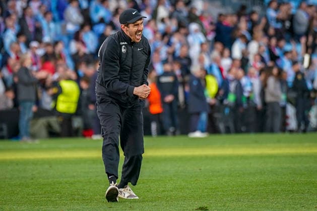 Spanien: Fussball UEFA Europa-League 2025 - 2026, Viertelfinale (Rückspiel) - Celta Vigo vs SC Freiburg - Balaidos (Vigo): Freude, Emotionen, Jubel beim Julian Schuster (SC Freiburg, Trainer) Geste, Gestik, Mimik, Gesichtsausdruck, Emotion Copyright: xJOERANxSTEINSIEKx