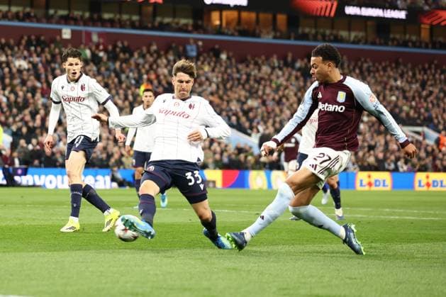 Morgan Rogers of Aston Villa crosses the ball. Aston Villa v Bologna, UEFA Europa League, Quarter Final, Second Leg, Football, Villa Park, Birmingham, UK - 16 Apr 2026Birmingham Villa Park United Kingdom EDITORIAL USE ONLY No use with unauthorised audio, video, data, fixture lists, club league logos or live services. Online in-match use limited to 120 images, no video emulation. No use in betting, games or single club league player publications.  Copyright: xRyanxBrowne Shutterstockx 16828672bb