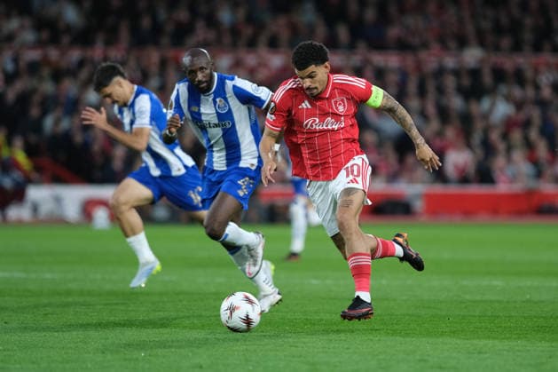 NOTTINGHAM, ENGLAND - APRIL 16: Morgan Gibbs-White of Nottingham Forest runs with the ball during the UEFA Europa league quarter final football match between Nottingham Forest and FC Porto at City Ground on April 16, 2026 in Nottingham, England Copyright: xPaulxBonserx xSportsxPressxPhotox Sportspressphoto_SPR130869