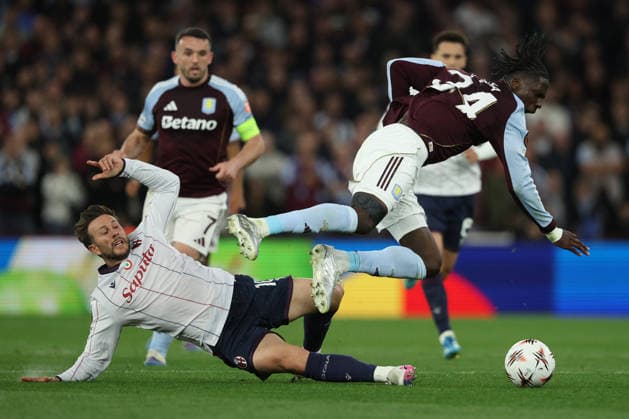 Aston Villa FC v Bologna FC 1909 - UEFA Europa League 2025 26 Quarter-Final Leg Two Amadou Onana of Aston Villa Federico Bernardeschi of Bologna challenge during the UEFA Europa League 2025 26 Quarter-Final Leg Two match between Aston Villa FC and Bologna FC 1909 at Villa Park on April 16, 2026 in Birmingham, England. WARNING! This Photograph May Only Be Used For Newspaper And Or Magazine Editorial Purposes. May Not Be Used For Publications Involving 1 player, 1 Club Or 1 Competition Without Written Authorisation From Football DataCo Ltd. For Any Queries, Please Contact Football DataCo Ltd on +44 (0) 207 864 9121 Birmingham Villa Park England United Kingdom Copyright: xAllstarxPicturexLibraryxLtdx