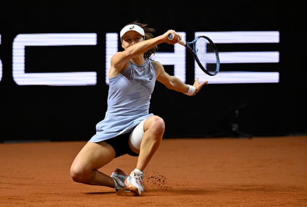 Zeynep Sonmez (TUR) stuerzt faellt zu Boden Tennis Damen Porsche-Cup Porsche Tennis Grand Prix GP Stuttgart 2026 Porsche Arena 11-19.04.2026 DFL REGULATIONS PROHIBIT ANY USE OF PHOTOGRAPHS AS IMAGE SEQUENCES AND OR QUASI-VIDEO Tennis Damen Porsche-Cup Porsche Tennis Grand Prix GP Stuttgart 2026