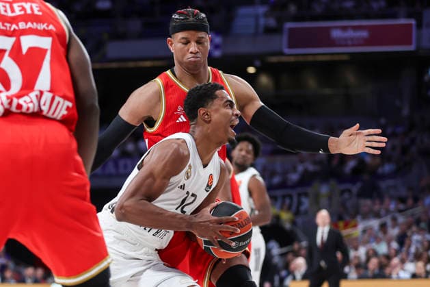 April 16, 2026, Madrid, Madrid, Spain: Theo Maledon of Real Madrid and Jasiel Rivero of Crvena Zvezda in action during the Turkish Airlines EuroLeague Regular Season Round 38 match between Real Madrid and Crvena Zvezda Meridianbet Belgrade at Movistar Arena on April 16, 2026, in Madrid, Spain. Real Madrid V Crvena Zvezda Meridianbet Belgrade - Turkish Airlines EuroLeague  - ZUMAa181 20260416_zaa_a181_236 Copyright: xIrinaxR.xHipolitox