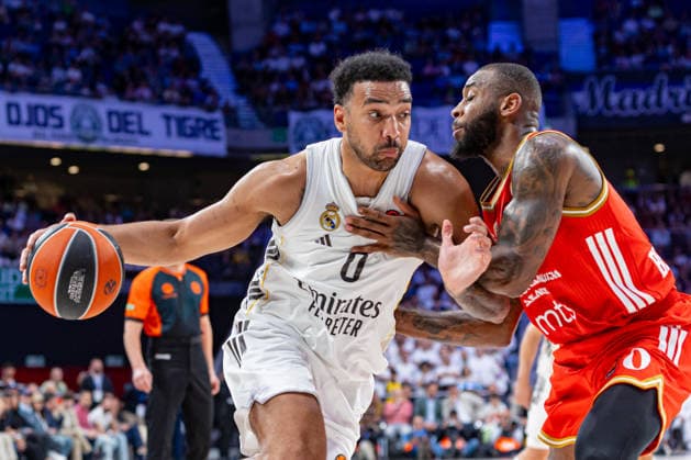 ESP: Real Madrid v Crvena Zvezda Meridianbet Belgrade Euroleague. Trey Lyles of Real Madrid and Codi Miller-McIntyre of Crvena Zvezda during the Euroleague match, between Real Madrid and Crvena Zvezda Meridianbet Belgrade played at Movistar Arena Stadium on April 16, 2026 in Madrid Spain Madrid Spain Basketball Copyright: xAlbaxPachecox xAgenciaxLOFx