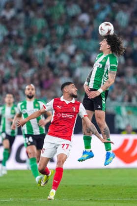 April 16, 2026, Sevilla, Sevilla, Spain: Hector Bellerin of Real Betis in action during the UEFA Europa League 2025 26 Quarter-Final Second Leg match between Real Betis and SC Braga at La Cartuja Stadium on April 16, 2026, in Sevilla, Spain. Sevilla Spain - ZUMAa181 20260416_zaa_a181_256 Copyright: xJoaquoÂ­NxCorcherox